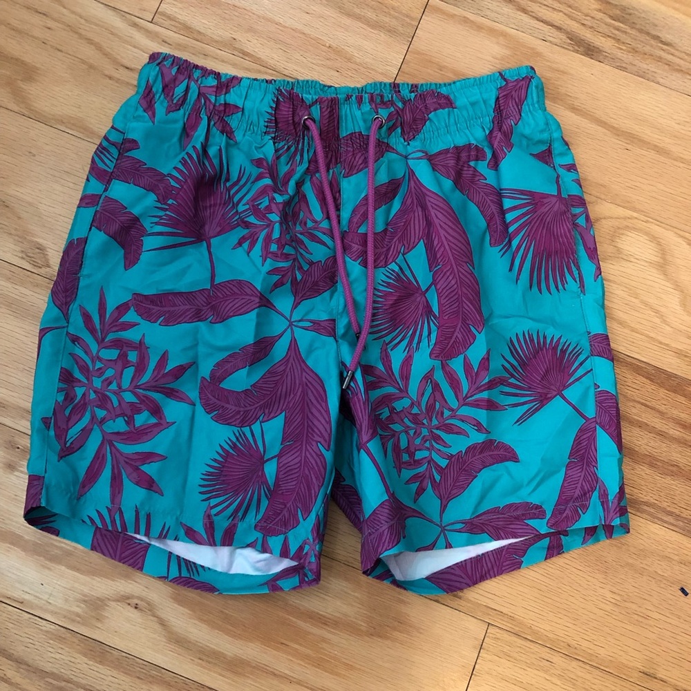Mens swim trunks with Hawaiian Palm leave print with elastic waist and liner